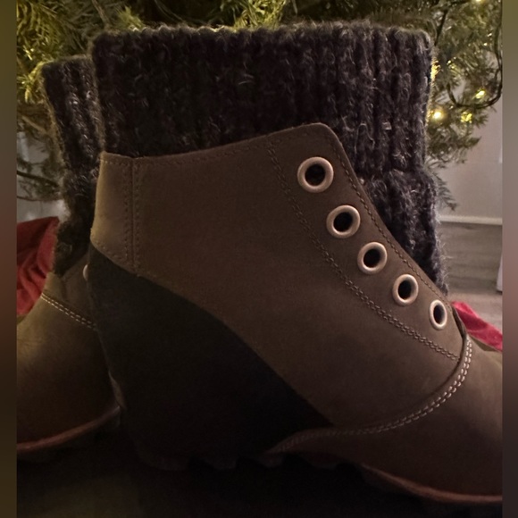 Sorel Joanie Sweater Wedge Boot - 8 - Picture 4 of 11